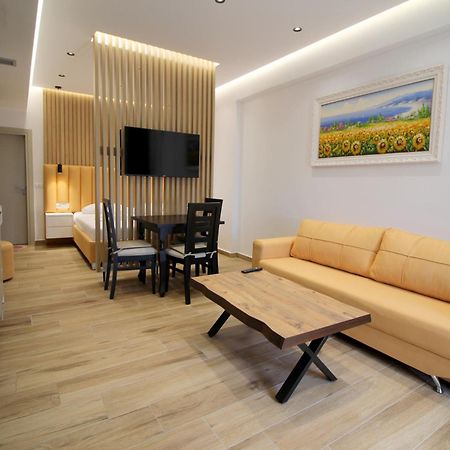 Alis Apartments Sarande Exterior photo